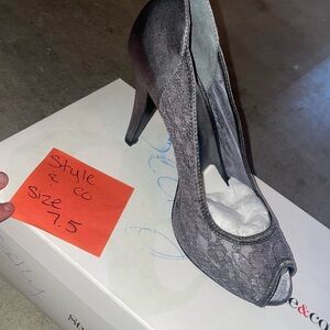 Heels all size 7.5 and bean style and co! Never been worn still in box